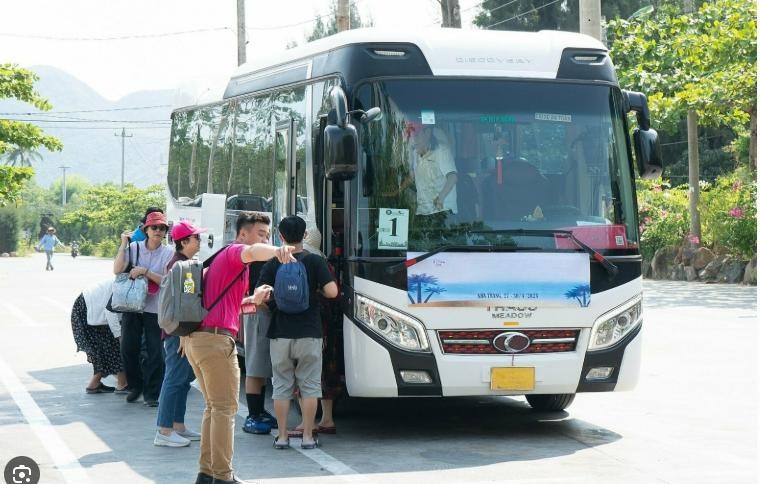 [2026] Bảng giá thuê xe 29 chỗ tại Đồng Nai: Xe đời mới, Giá rẻ, Uy tín